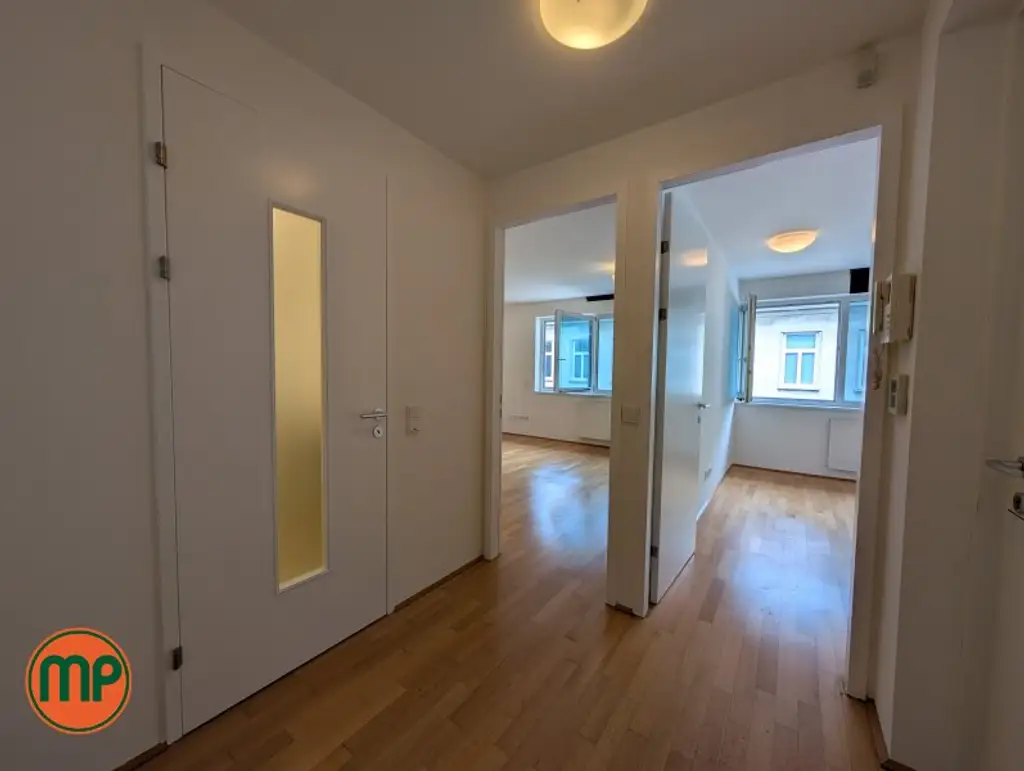 AB APRIL - Lichtdurchflutete 2 Zimmerwohnung