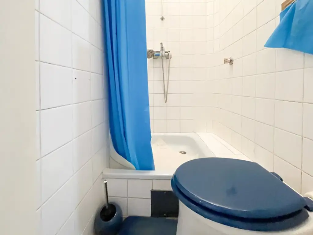 NÄHE AUGARTEN: 2-Zimmer-Altbauwohnung mit großem Gestaltungspotenzial beim Wallensteinplatz