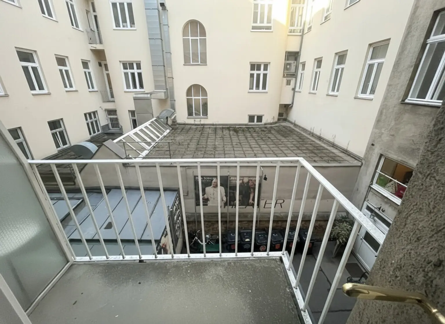 Charmantes, ansprechendes Apartment in zentraler Lage des 8. Bezirks mit zwei kleinen Balkonen