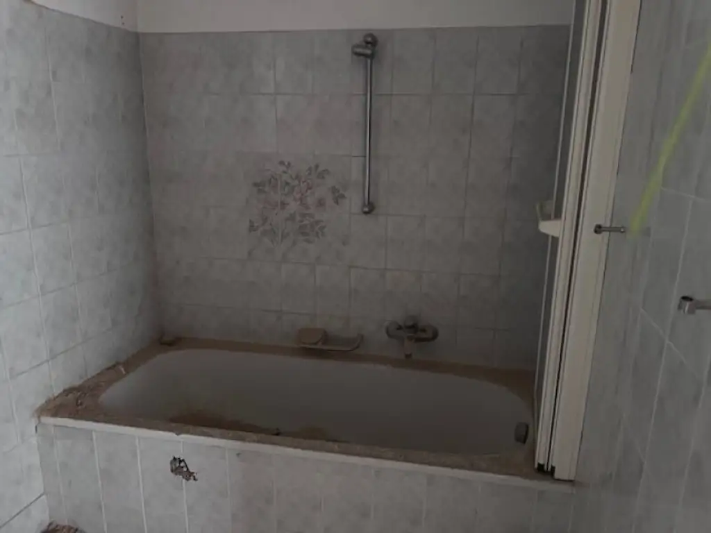 Bewilligtes Altbauprojekt mit Dachausbau direkt am Rochusmarkt