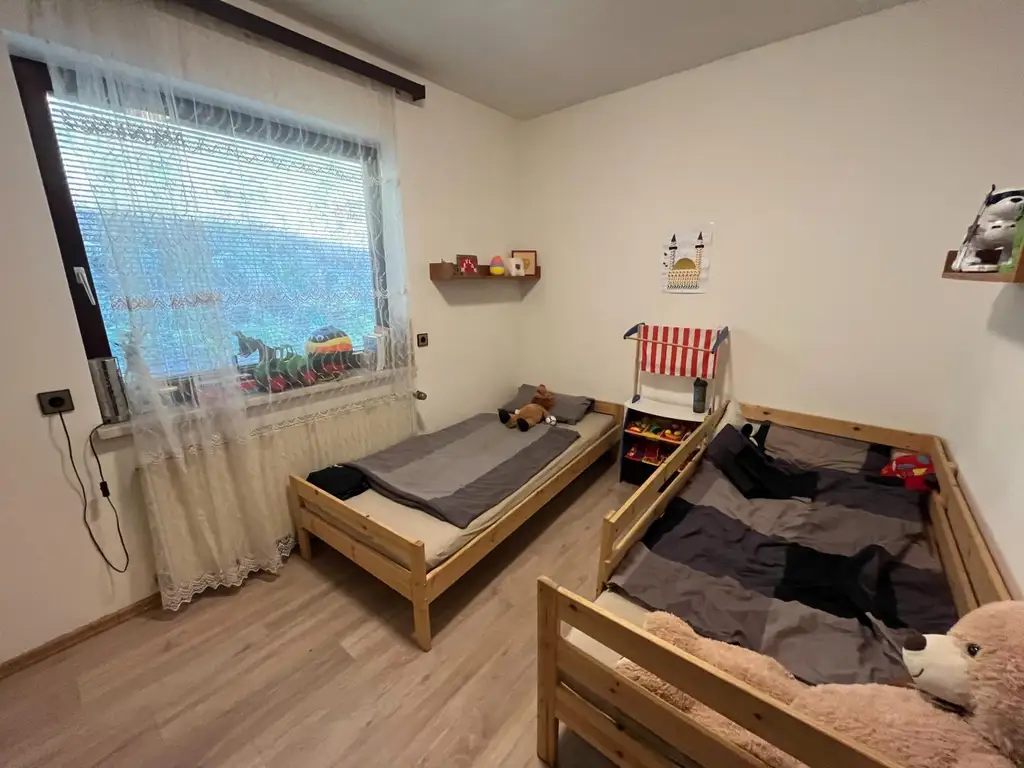 Familienfreundliches Ein- oder Zweifamilienwohnhaus mit 2 Wohneinheiten!