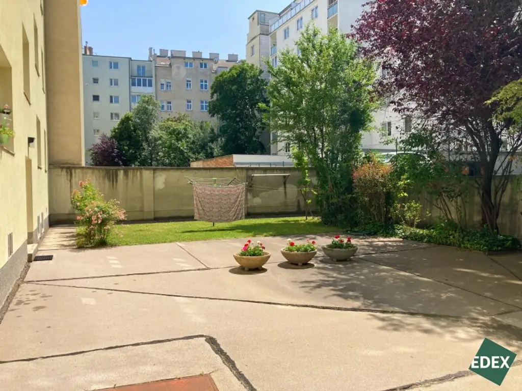 Direkt am Schweizergarten: Schöne 2-Zimmer-Wohnung mit separater Küche