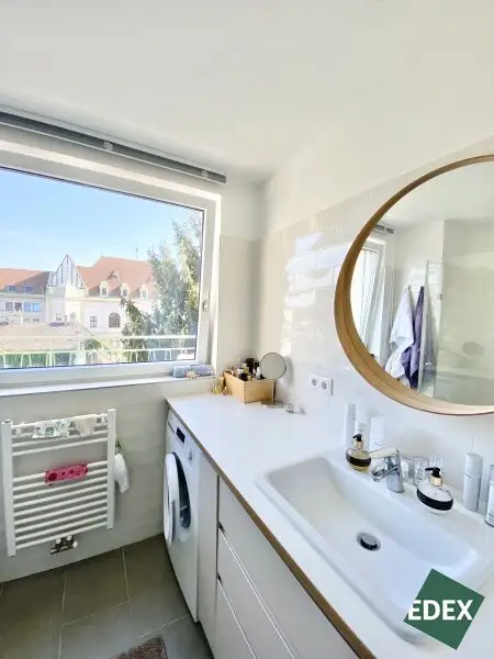 2-Zimmer-Wohnung mit zwei Balkonen in zentraler Ruhelage von Hietzing