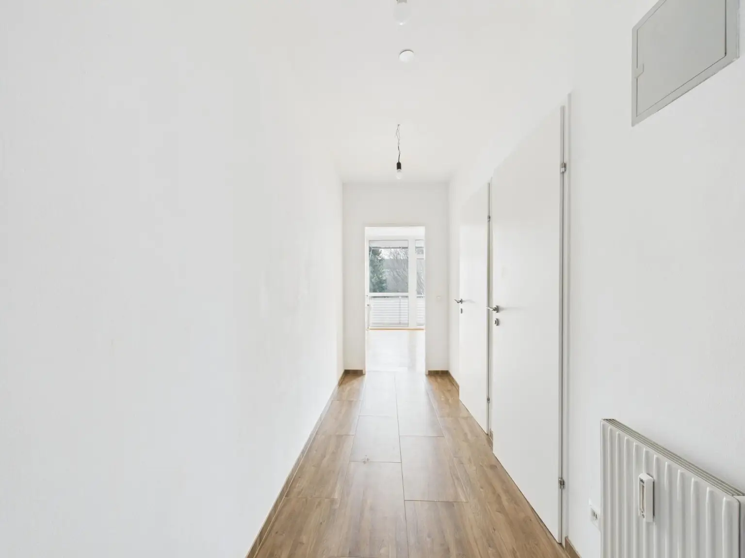 CAM04191G0-PR0077-STILL008