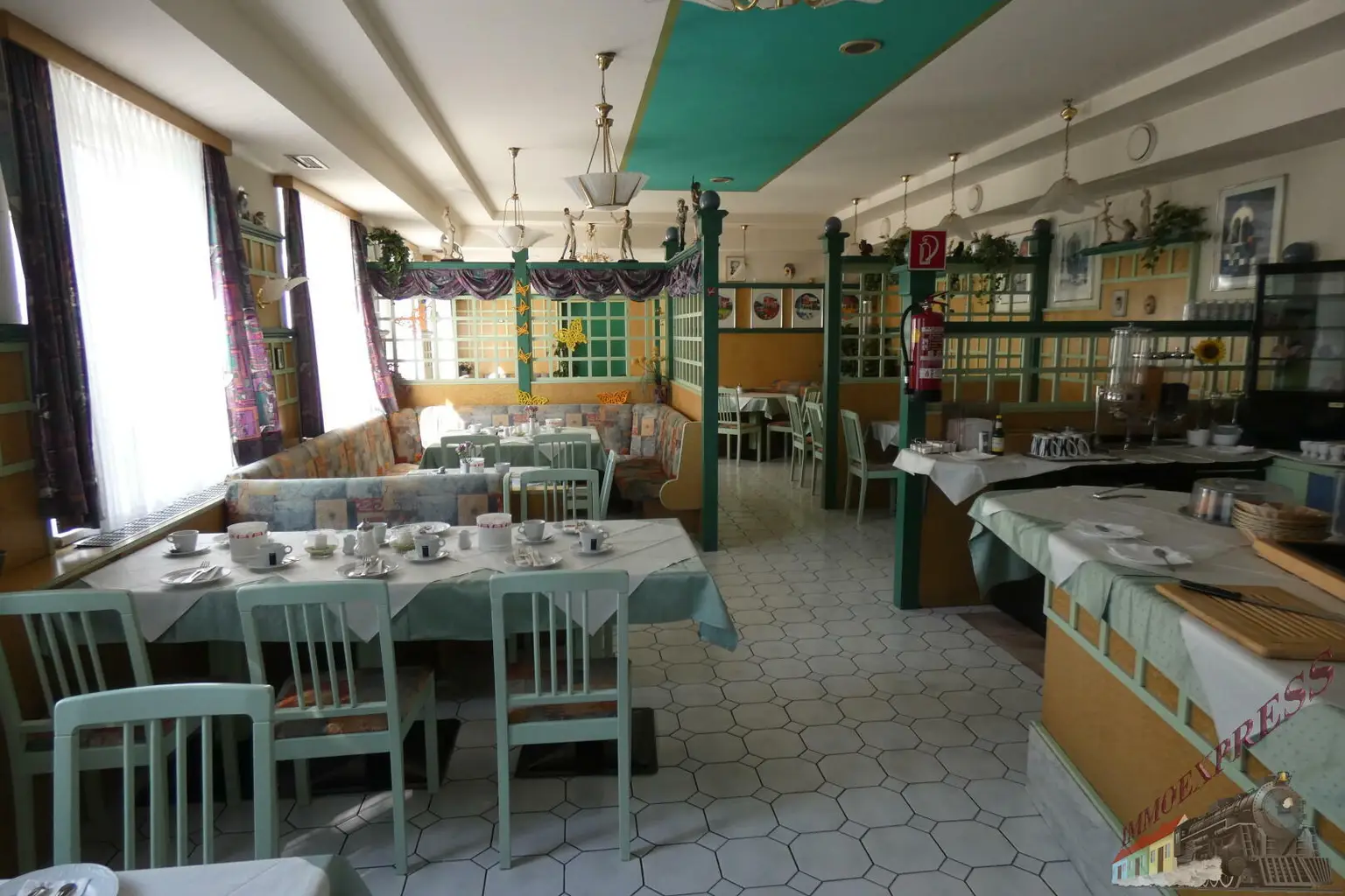 Gasthaus mit Gästezimmern und großem Garten in Wiener Neustadt
