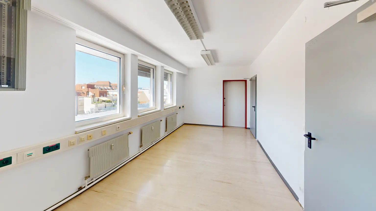 Großzügige Büro-/Praxisräume im 5. OG mit guter Raumaufteilung
