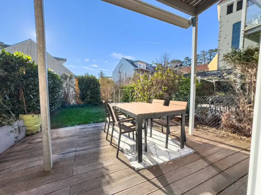 Gießhübl. Ruhe. Architektur.  Reihenhaus mit Garten