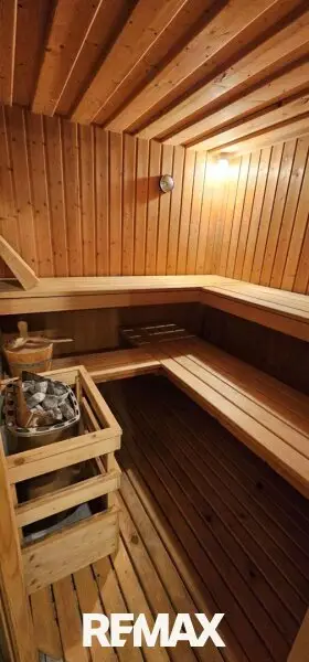KG Sauna im Partyraum mit Heimkino