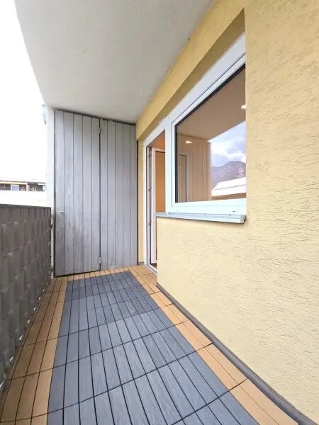 Abstellraum am unteren Balkon