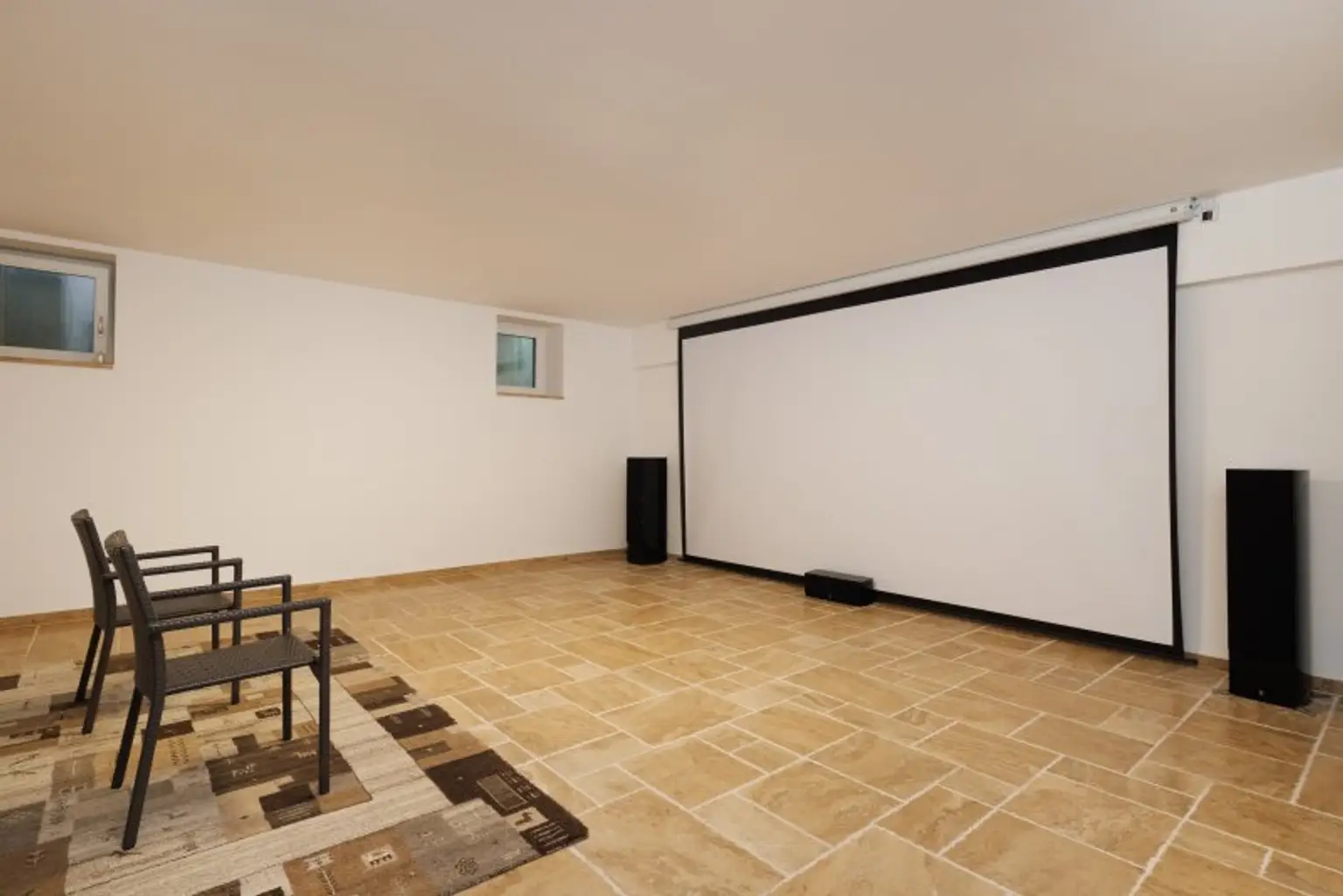 LUXUS VILLA mit Innenpool und Weinkeller im Golfclub Fontana