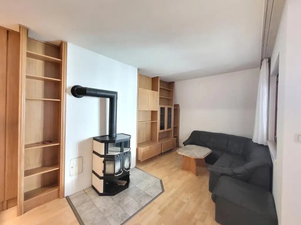 GEMÜTLICHE 3-ZIMMER-WOHNUNG MIT LOGGIA UND WUNDERSCHÖNEM AUSBLICK