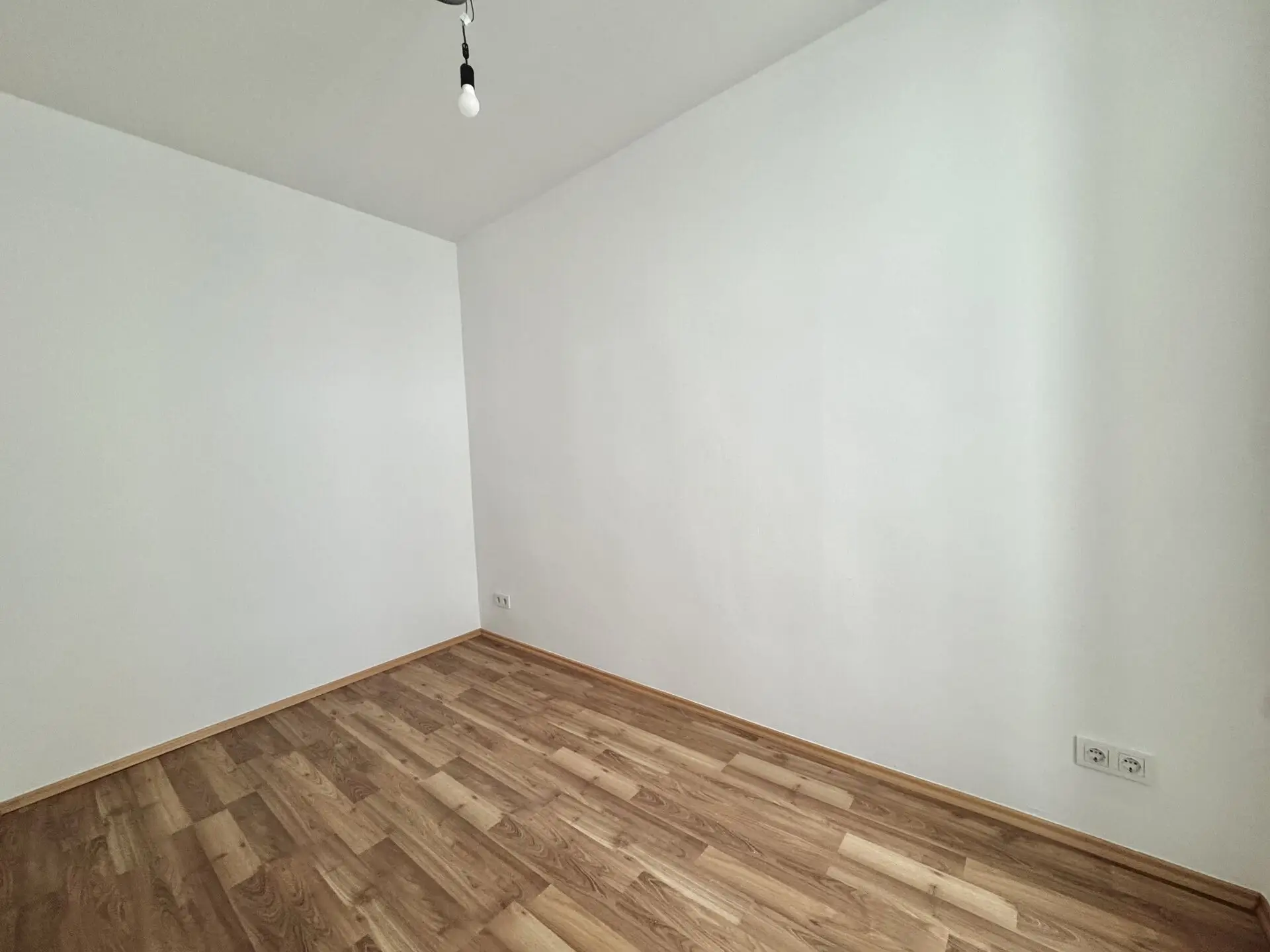 20251118_105942207_iOS