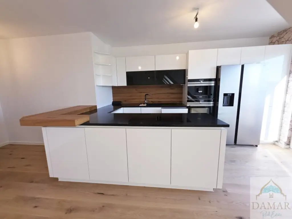 Den Arbeitsalltag im eigenen Whirlpool auf der riesigen Dachterrasse vergessen und die Seele baumeln lassen!