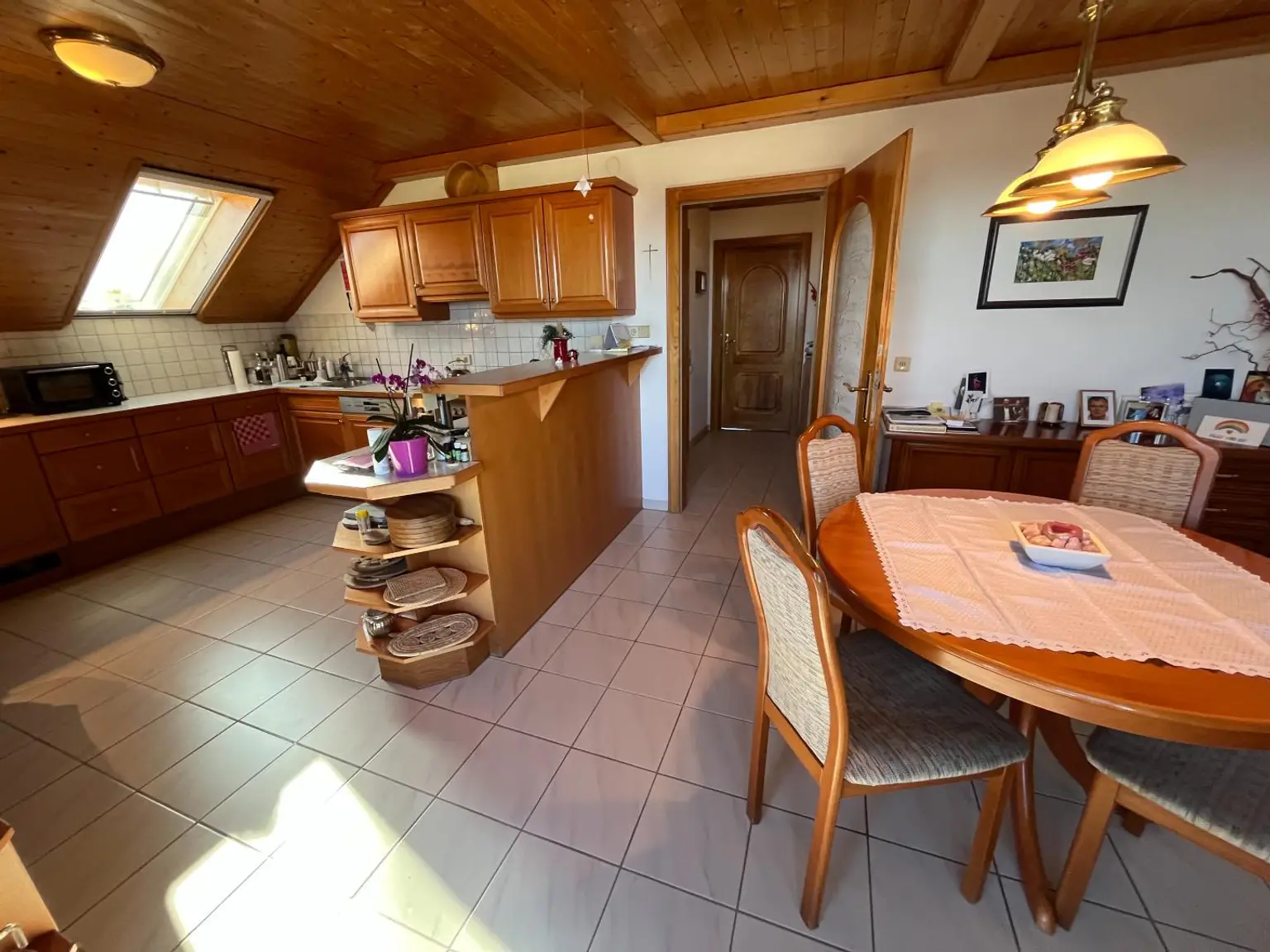 Dachgeschoss - Küche und Essbereich