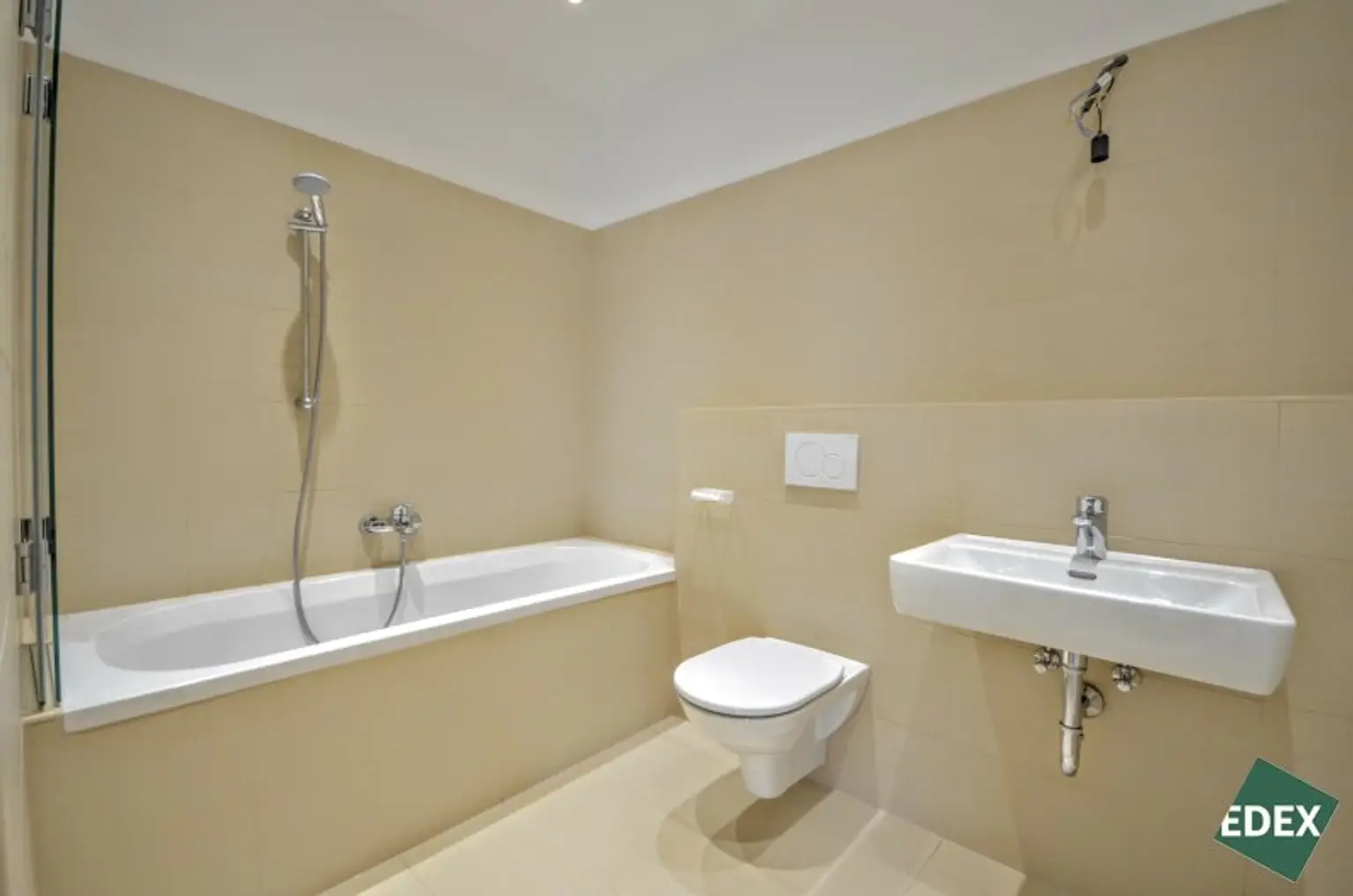 Klimatisierte 4-Zimmer-Wohnung mit Terrasse nahe der Wiener Innenstadt (optional mit PKW-Stellplatz)