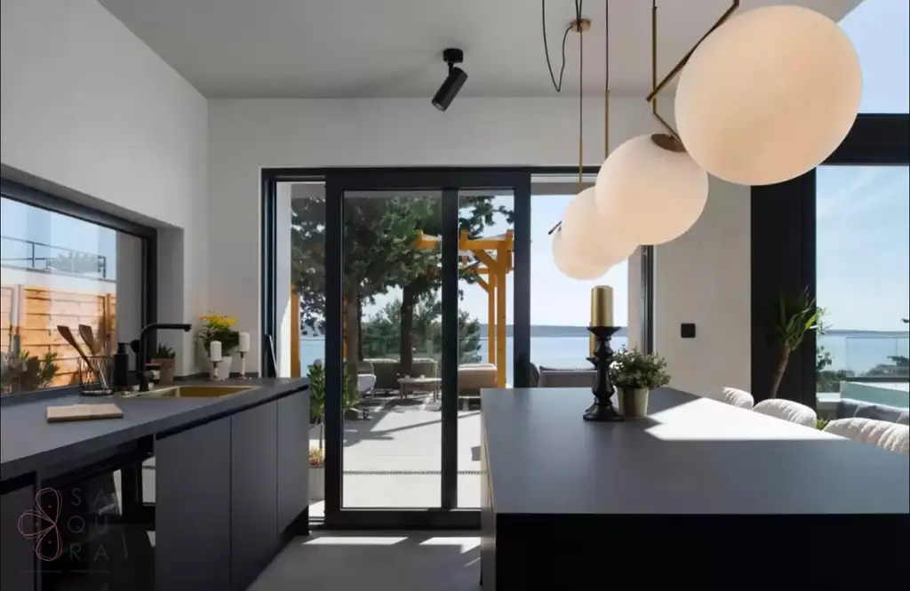 Exklusivität direkt am Meer – Moderne Luxusvilla bei Zadar mit 6 Suiten & Investmentpotenzial
