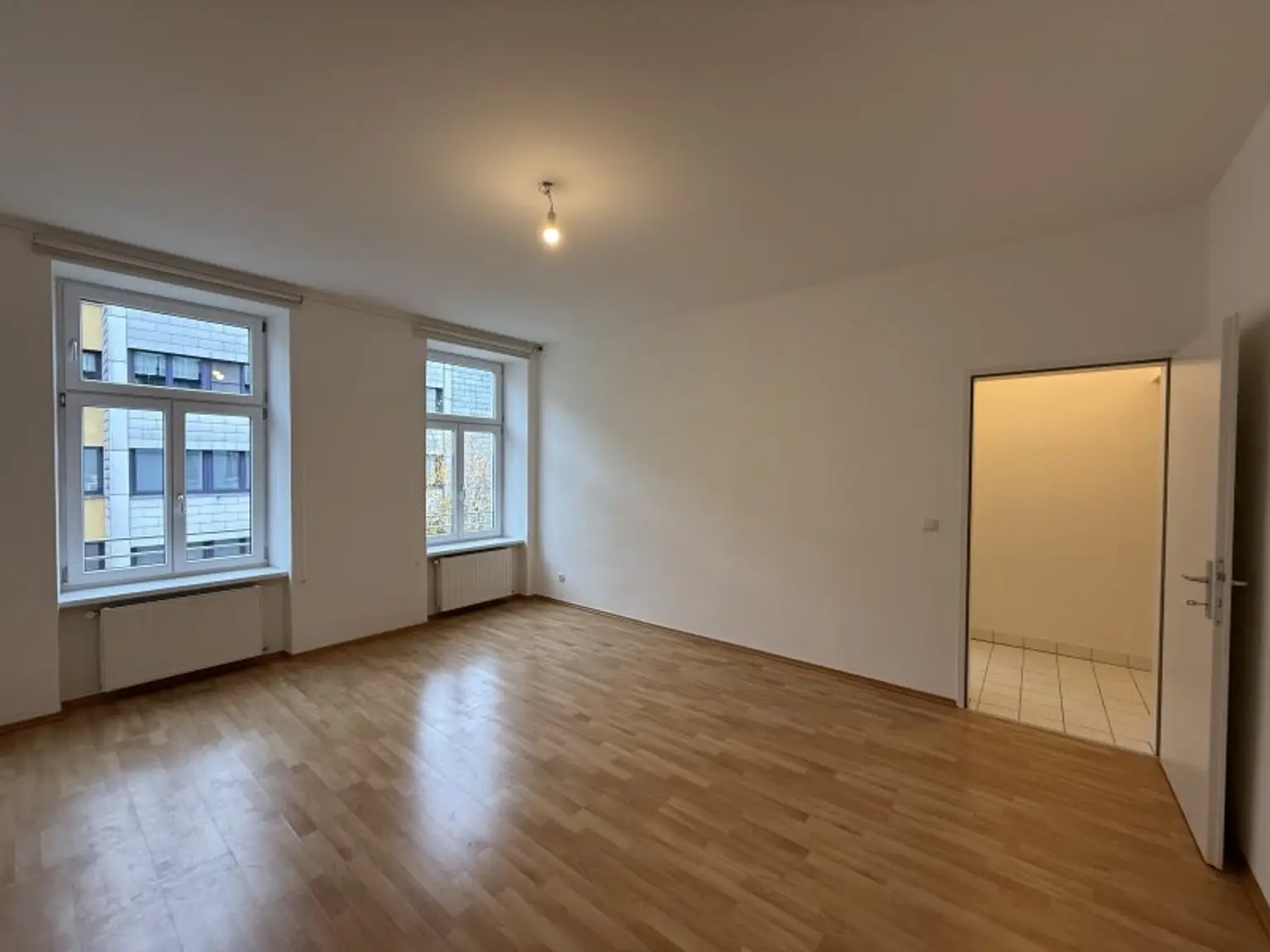 Großzügige 2-Zimmer Altbauwohnung nahe U1 Keplerplatz in ruhiger Lage zu vermieten!