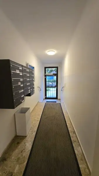 Traumhafter Grün-/Fernblick: 1-Zimmer-Wohnung mit Balkon - 4.Liftstock