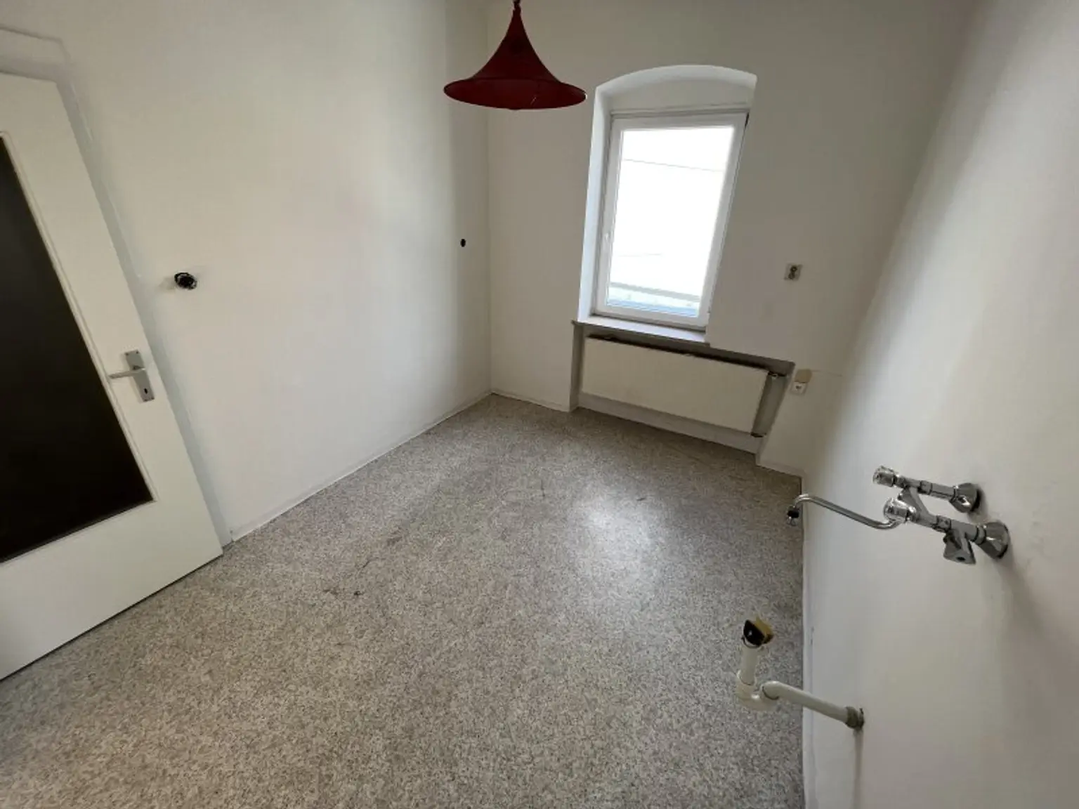Attraktive Büro/Praxis in Wels: 7 Zimmer, Terrasse, Garage & Stellplätze! Ideal für Profis!