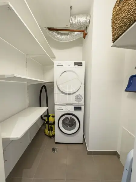 Moderne, sonnige 3-Zimmer-Wohnung mit 50m² Dachterrasse