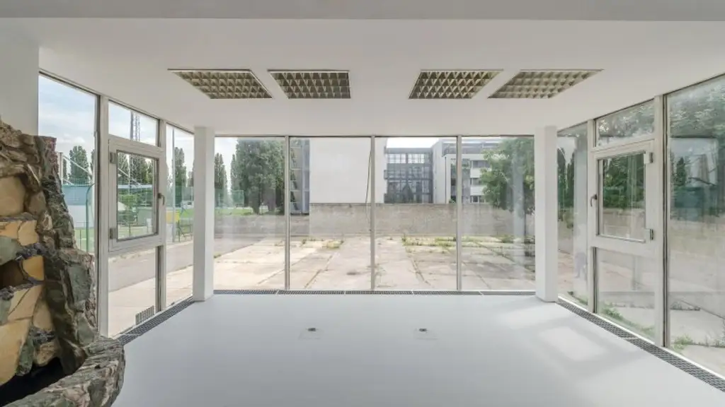 " Lagerhallen " Büroflächen " Freiflächen " UNBEFRISTET "