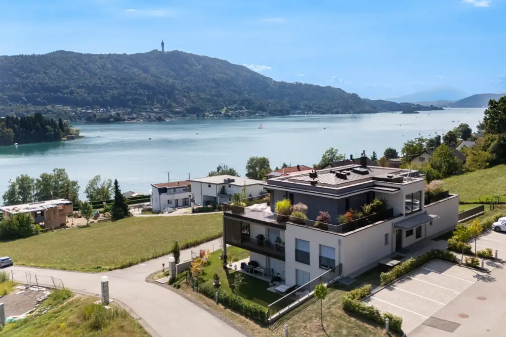 Neuwertige Gartenwohnung mit faszinierendem Seeblick