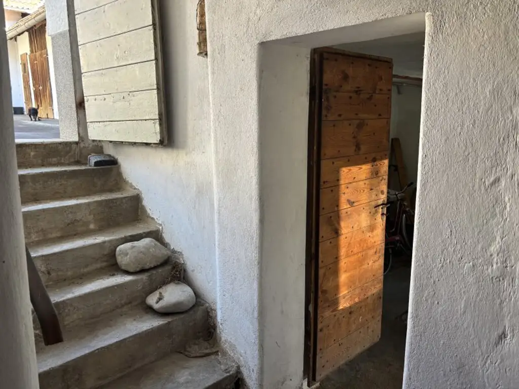 ** CHARMANTES ORIGINAL **  Olbendorf - gepflegter Vierkanthof in Ortslage mit ca. 1470 m2 Eigengrund !!