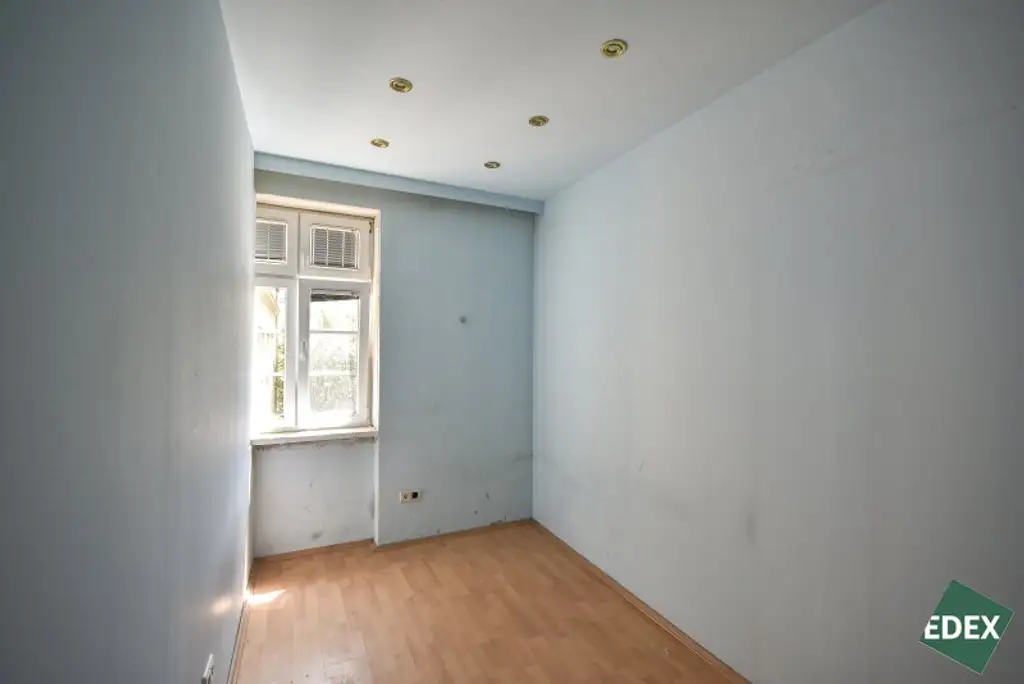 Altbauwohnung mit 2 Zimmern & Sanierungsbedarf – perfekt für kreative Eigennutzer