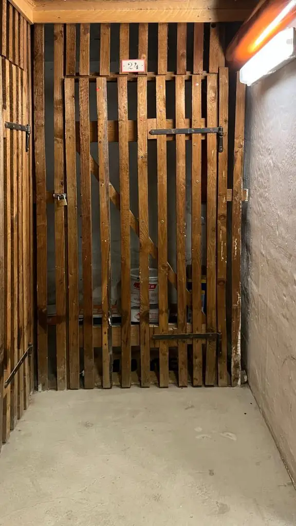 GROSSE GEPFLEGTE WOHNUNG MIT LIFT