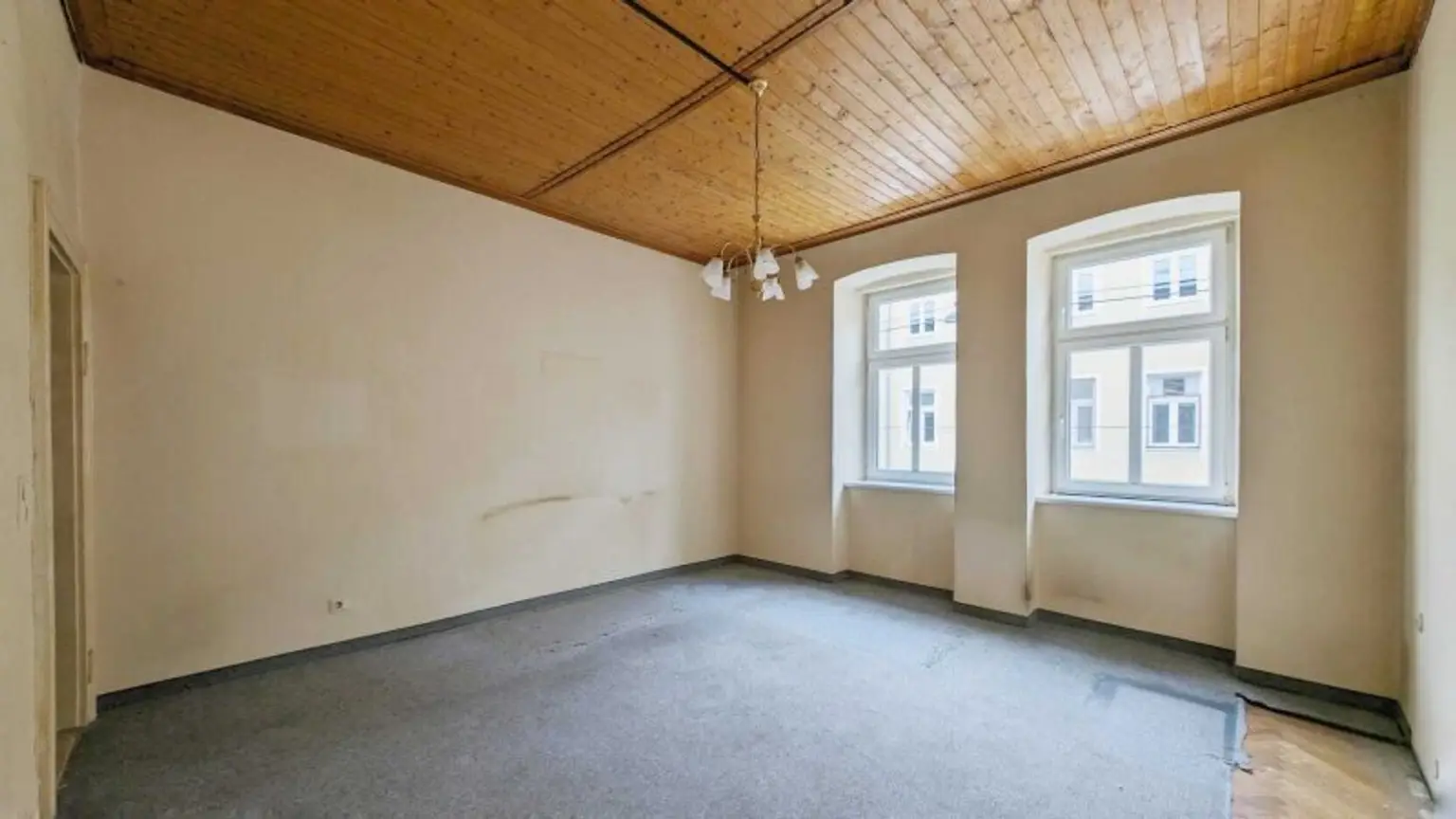 ++NEU++ Sanierungsbedürftige 2-Zimmer-Wohnung, viel Potenzial!