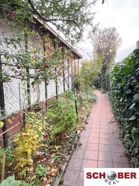 Nahe Stadtgrenze Baden - Doppelhaushälfte mit Renovierungsbedarf