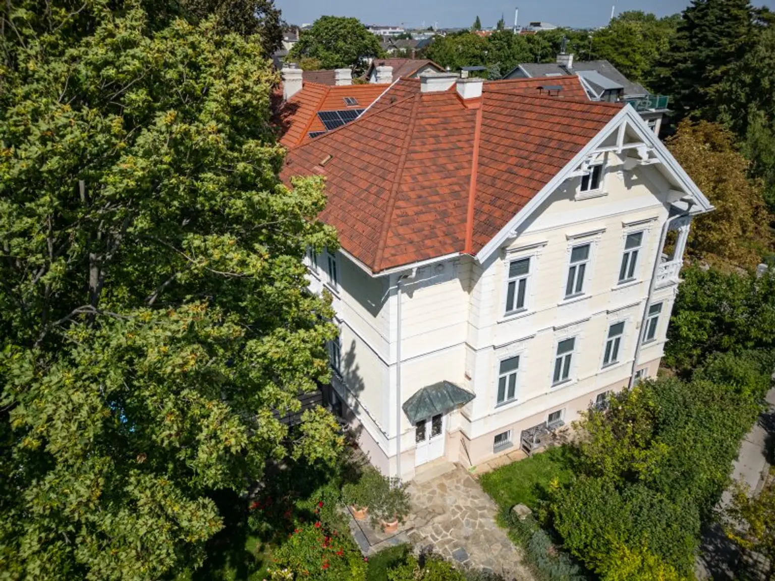 Liebevoll kernsanierte Traumvilla in Top Lage - eine seltene Gelegenheit!