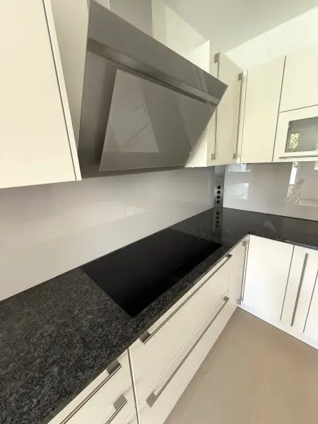 Wohnen in Hietzing + Balkon ca. 11 m² + Markenküche im Wert von ca. € 22.000 + 1 Garagenplatz im Eigentum