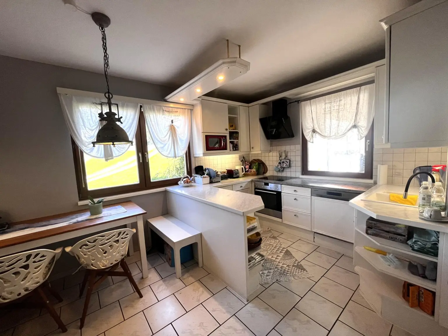 "Solides Haus mit Garten und Pool"