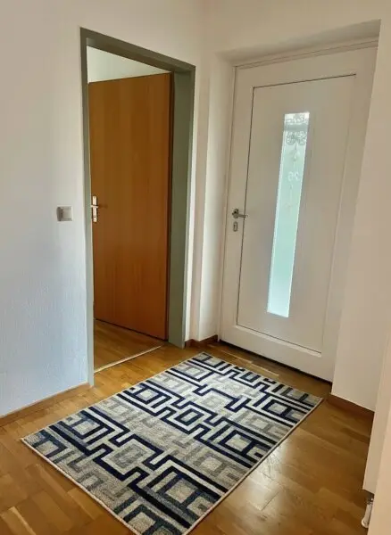 Ruhige barrierefreie 2-Zimmer-Wohnung mit Garten und Parkplatz – Ihr neues Zuhause !