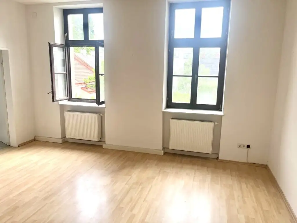 Nähe Alte Donau! 4-Zimmerwohnung mit Potenzial –  (Loggia 17 m2 eingereicht, WG tauglich!)