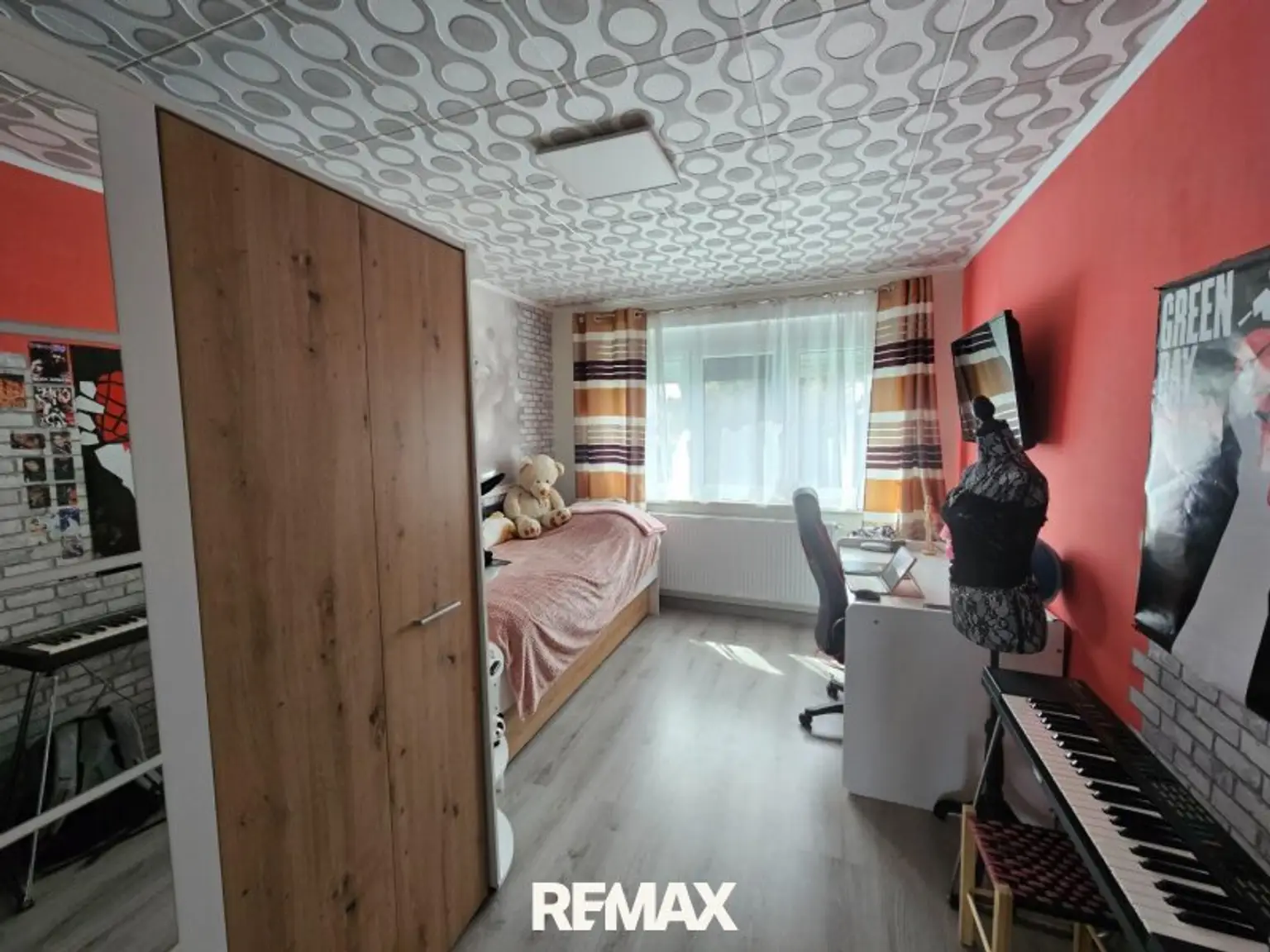 Dachgeschoß Zimmer 2 (3)