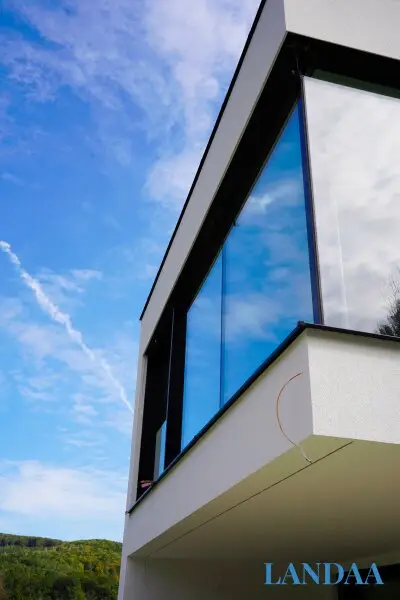 Exklusives, modernes Traumhaus mit großzügigen Glasflächen und Grünblick