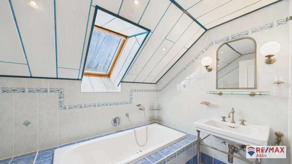 Rustikaler Charme trifft moderne Technik – Einfamilienhaus mit Galerie in Toplage Strasshof
