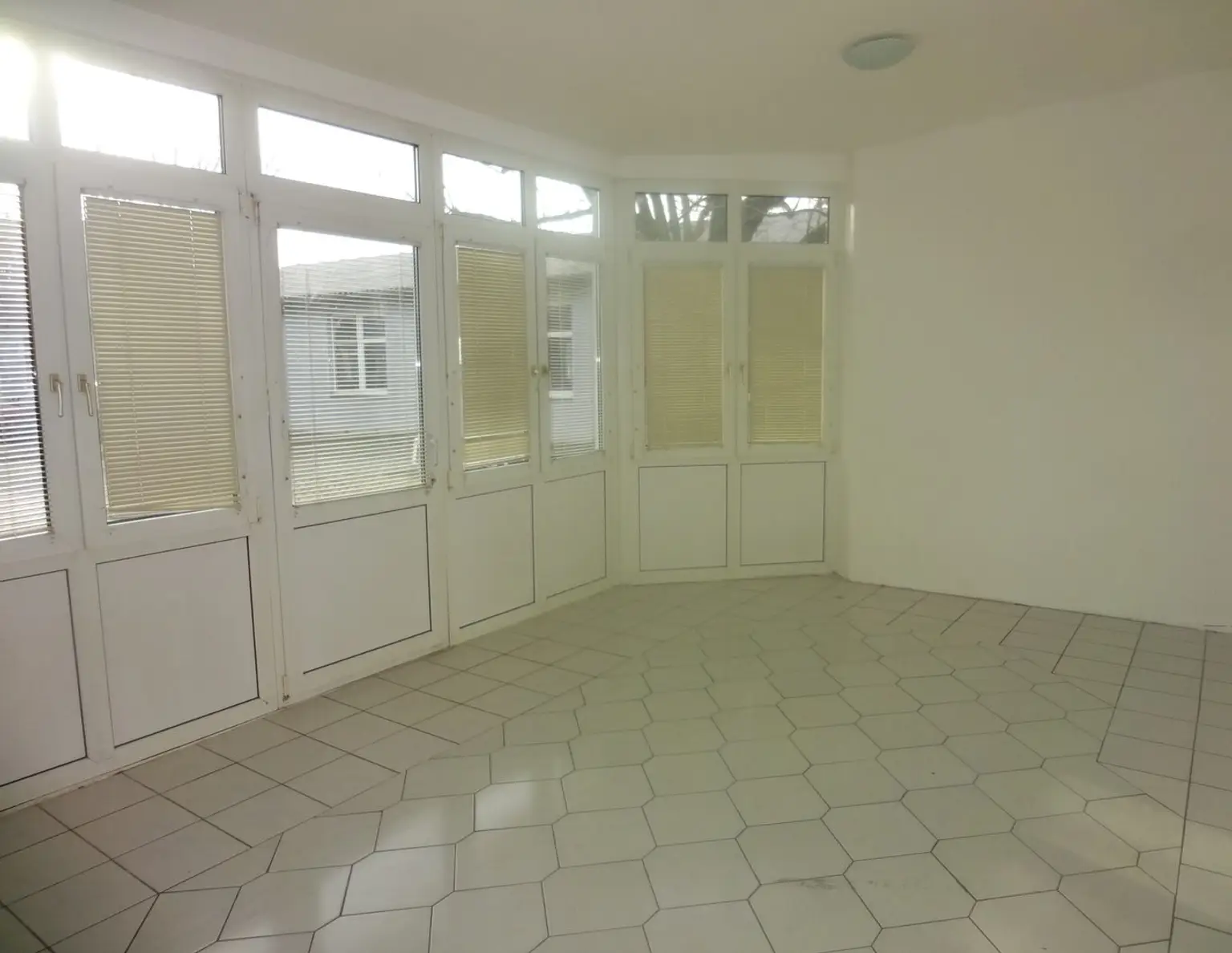Anlageobjekt mit 5 Wohneinheiten und freiem Gewerbeobjekt zu kaufen!