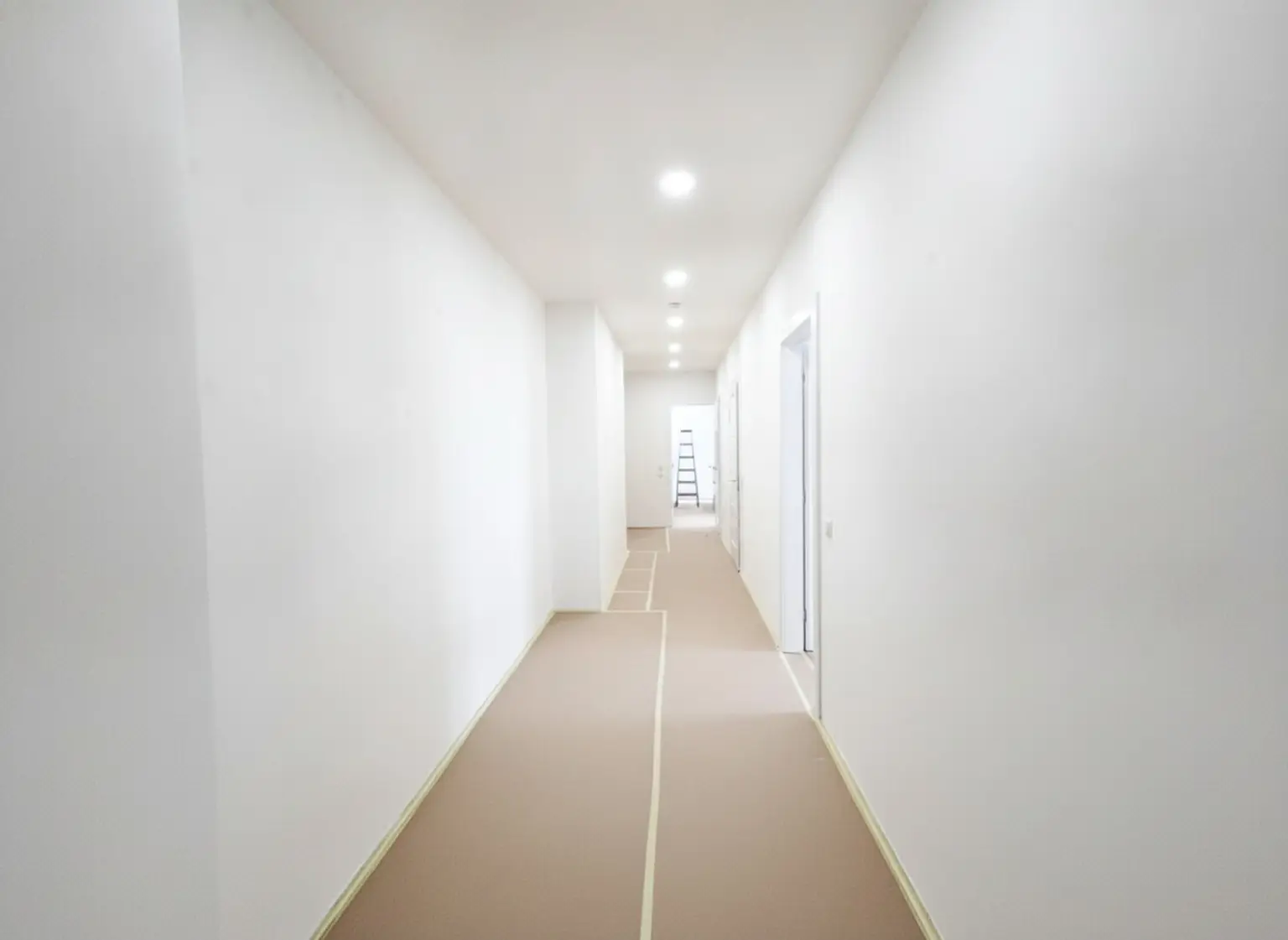 UNBEFRISTET: Ansprechende 3-Zimmer-Altbauwohnung mit kleinem Balkon
