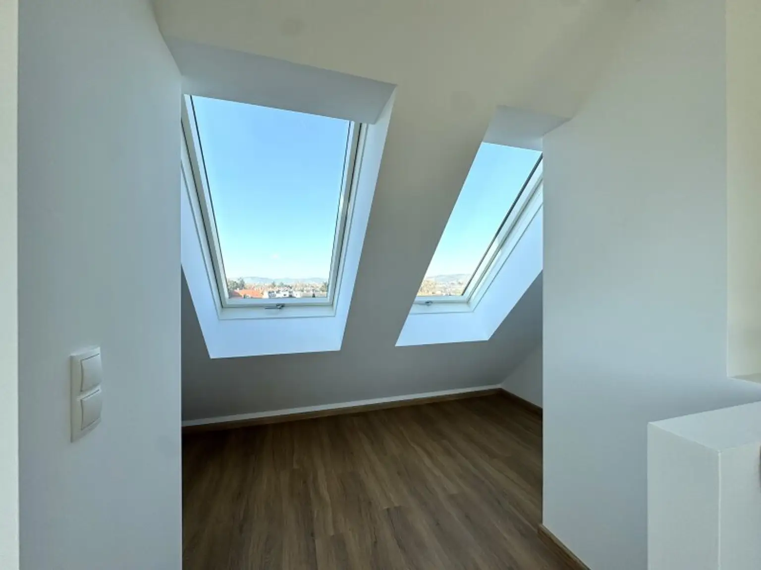 Dachgeschossausbau mit Terrasse & Klimaanlage - Erstbezug