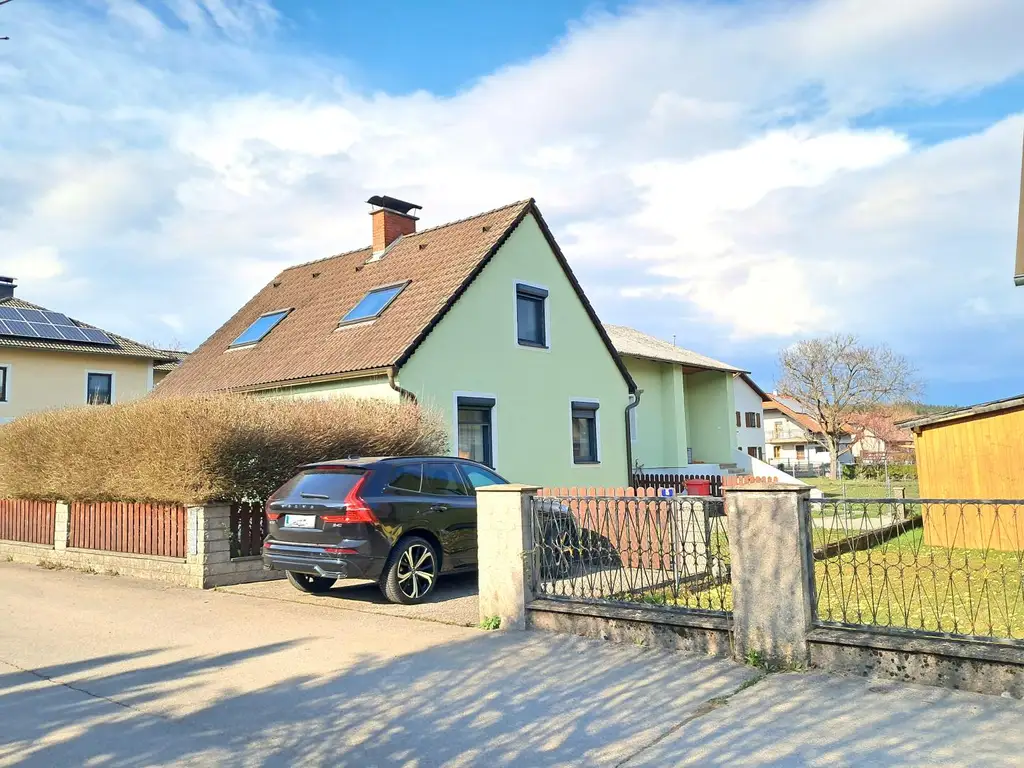 6 Zimmer ein großzügiges Grundstück und viel Platz warten auf eine nette Familie