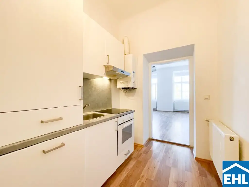 In U-Bahn-Nähe: Singlewohnung in wunderschönem Altbau