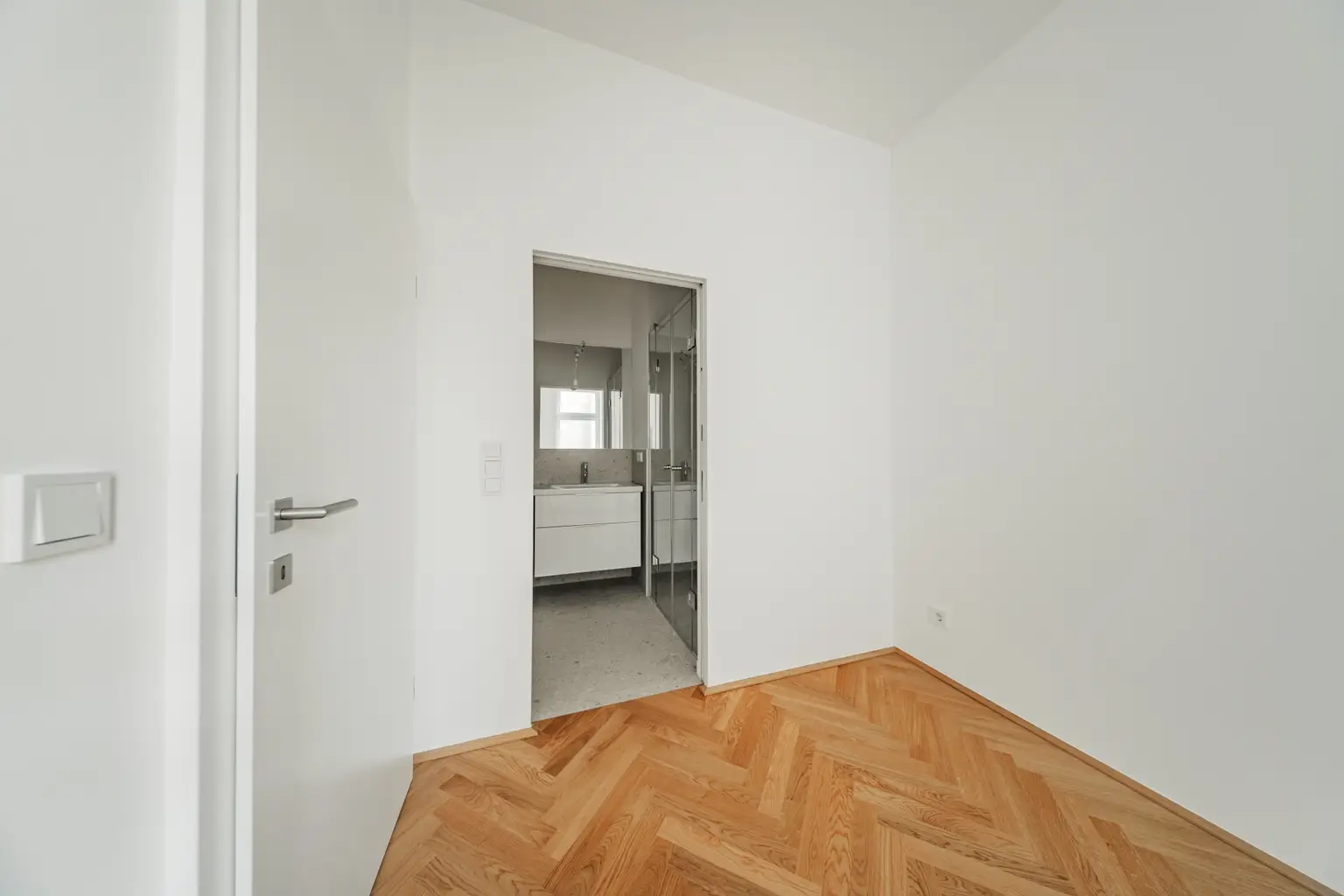 Stilvoller Erstbezug – hochwertig sanierte Altbauwohnung in ruhiger Lage!