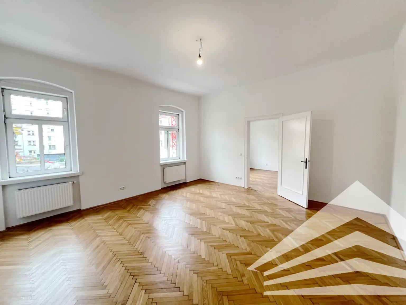 Wunderschöne 3 Zimmer-Altbauwohnung mit Küche und großem Balkon im Linzer Zentrum!