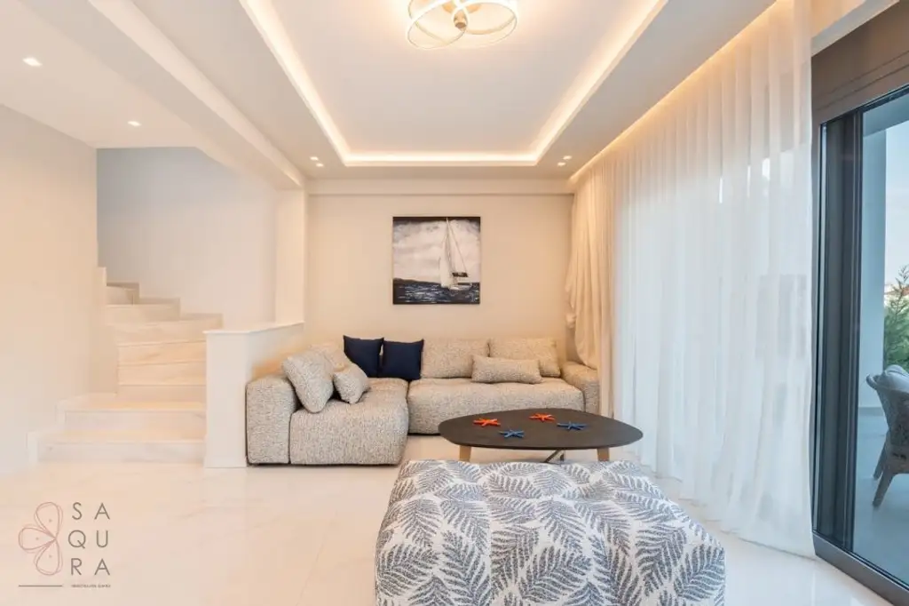 Exklusive Neubau-Maisonette in Polihrono – Drei Etagen moderner Luxus am Meer