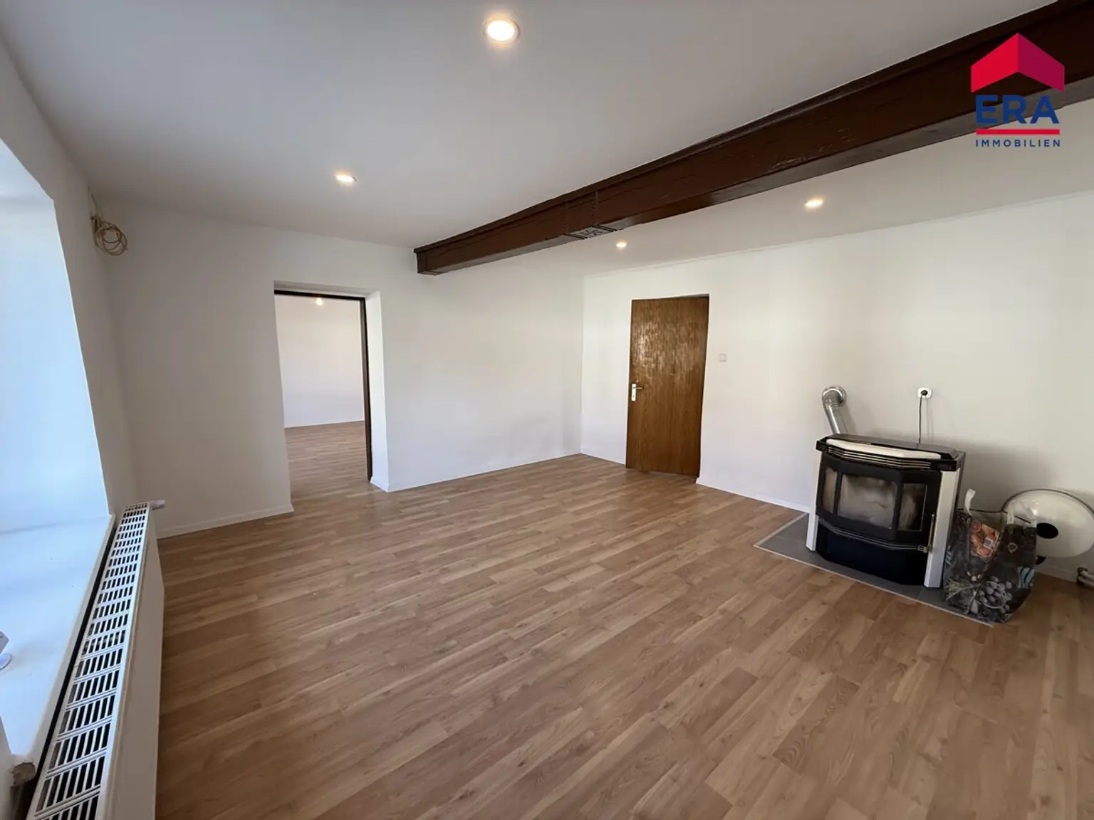 NEU: Frisch saniertes, ebenerdiges Miethaus mit uneinsehbarem Innenhof, Doppelgarage und viel Platz