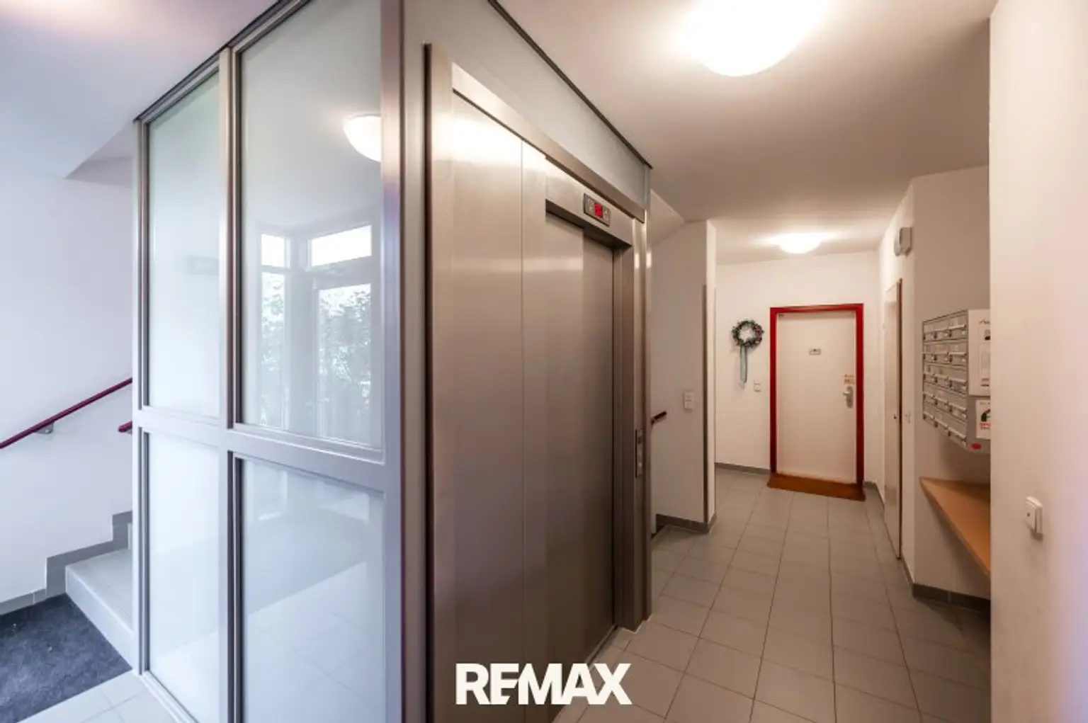 Stiegenhaus mit Lift