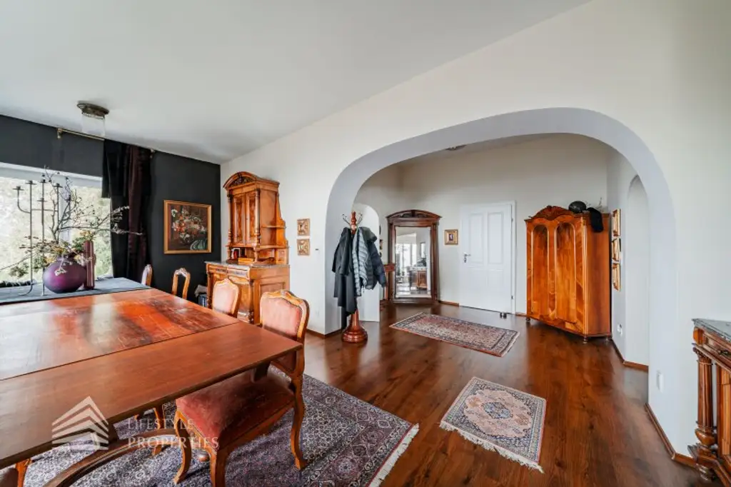 Luxuriöse Parkvilla mit einzigartigem Fernblick am Kahlenberg